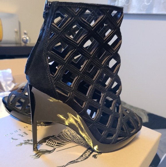 Authentic Burberry Black Velour Edenside Platform Ankle Boot - Picture 3 of 9